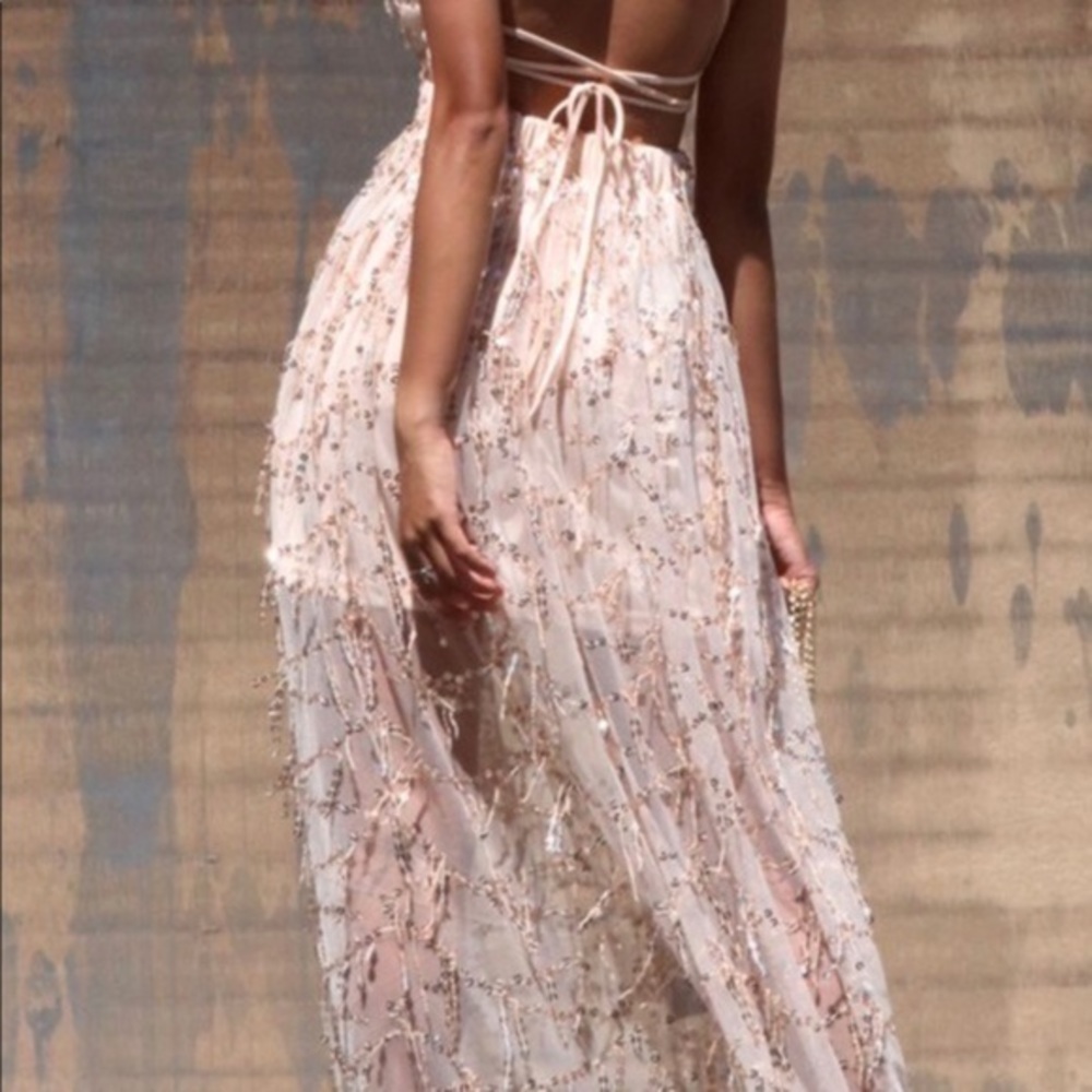 🎊Spaghetti Strap Champagne Sequin Maxi Dress🎊 - Picture 7 of 13